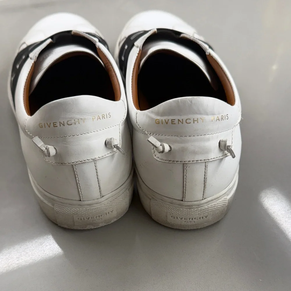 Givenchy White and Black Logo Sneakers - Picture 3 of 4